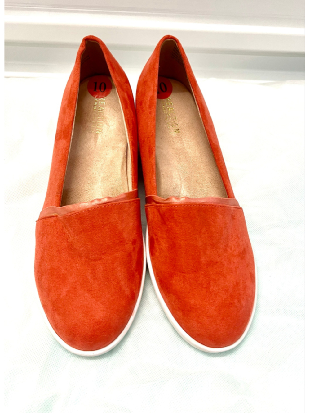 Kenneth Cole Reaction Faye Bright Coral-Red Suede Slip-on Sneakers Women Size 10